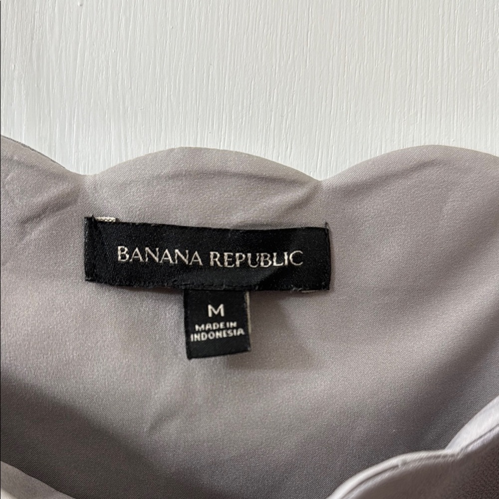 Banana Republic Gray Camisole with Scalloped Neckline - Picture 2 of 3
